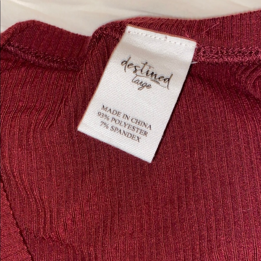 maroon t-shirt - Picture 3 of 3